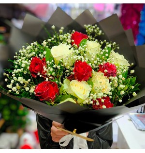 Kırmızı Beyaz Gül Buketi