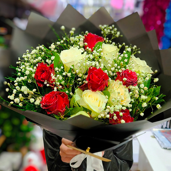Kırmızı Beyaz Gül Buketi