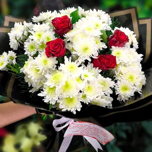 Kasımpatı ve 4 Gül Buketi